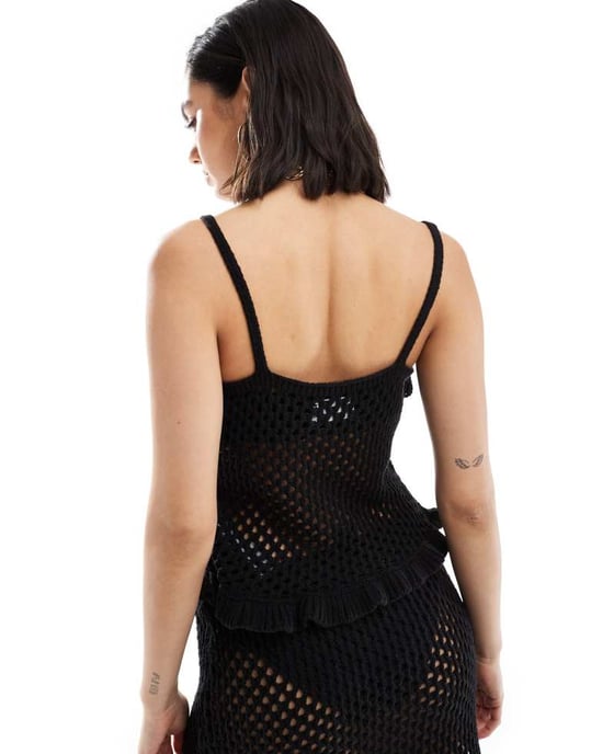 ASOS DESIGN stickad virkad cami-top med volang och knytdetalj i svart - Image 3