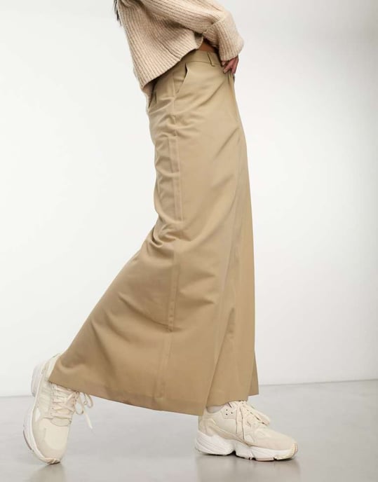 ASOS DESIGN kolumn maxi kjol med slits i sand - Image 3