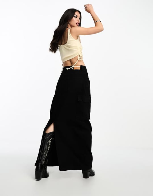 Something New X Emma Fridsell denim cargomaxikjol i svart - Image 4