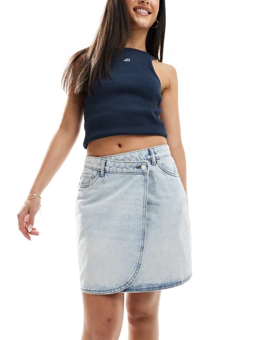 Vero Moda denim mini shorts i ljusblått - Image 2