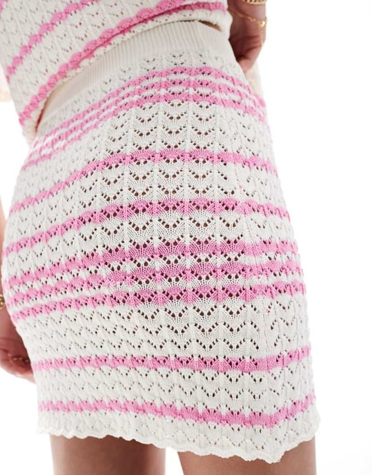 Miss Selfridge virkad kontraststickad minikjol set i kräm med rosa - Image 2