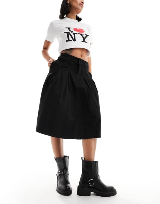 ASOS DESIGN veckad knälång kjol i svart - Image 1