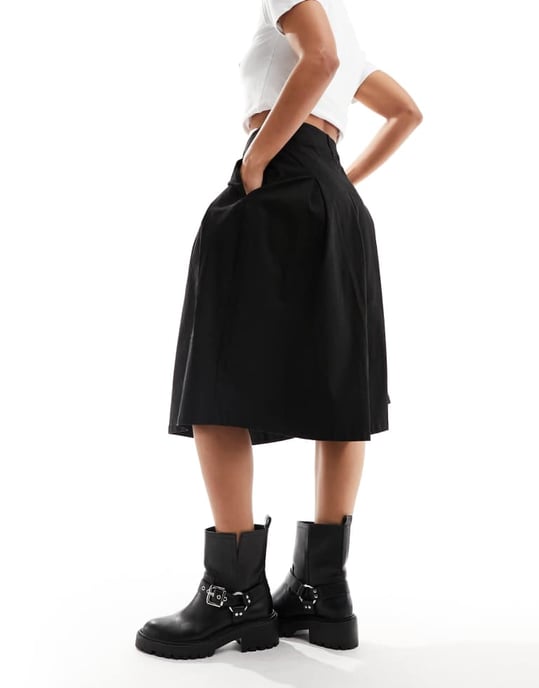 ASOS DESIGN veckad knälång kjol i svart - Image 4