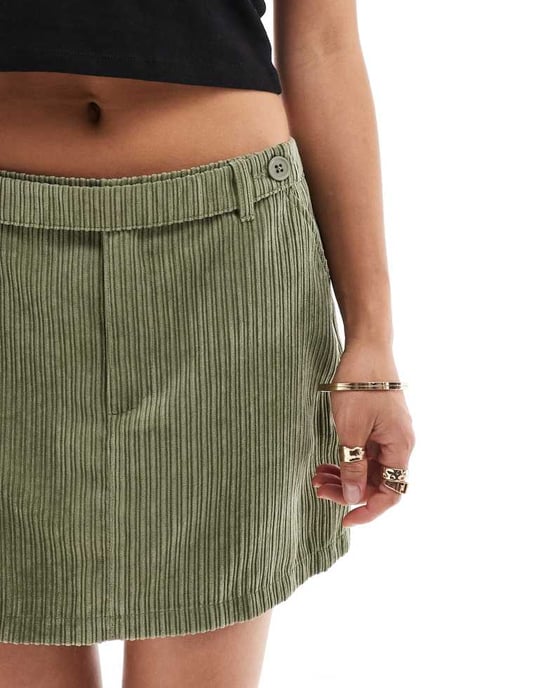 ASOS DESIGN kordbältes mikrokort kjolset i olivgrön - Image 4