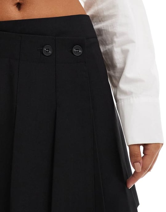 ASOS DESIGN skräddarsydd asymmetrisk plisserad minikjol i svart - Image 2