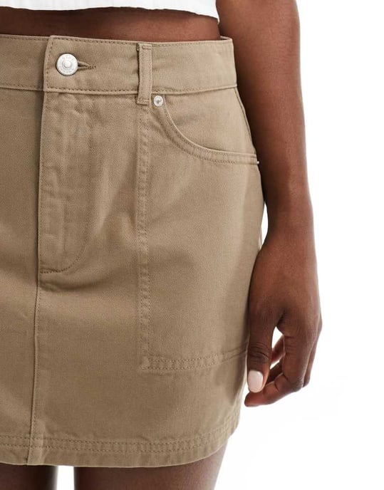 ASOS DESIGN denim mini kjol i sandstorm - Image 4