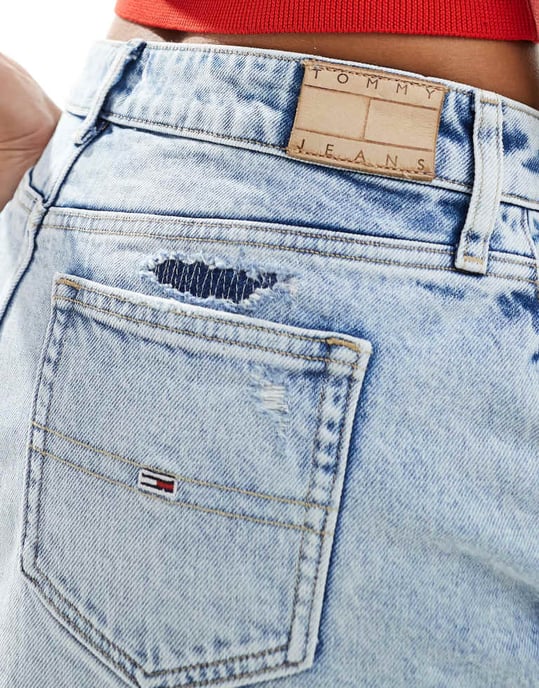 Tommy Jeans Sophie sliten denimminikjol i ljus tvätt - Image 4