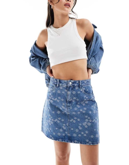 Vero Moda denim a-linjekjol i broderad blommönster - Image 1
