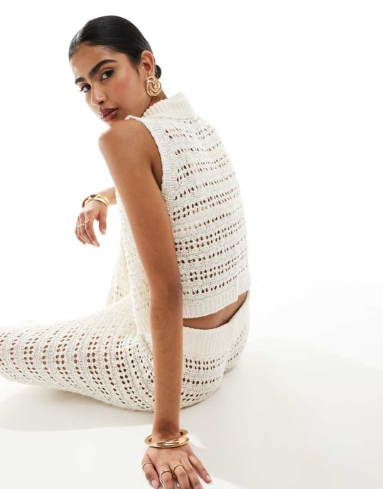 ASOS DESIGN stickad midjeväst med delad front i sömdetalj i vitt - Image 4
