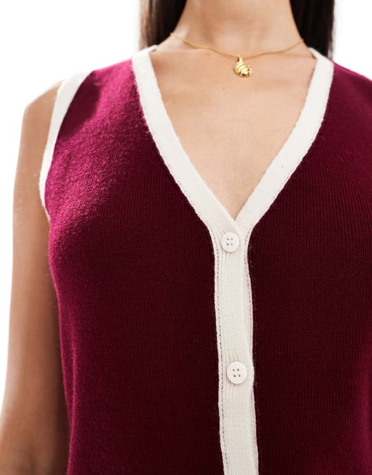 ASOS DESIGN stickad lång väst med v-ringning i vinröd - Image 3