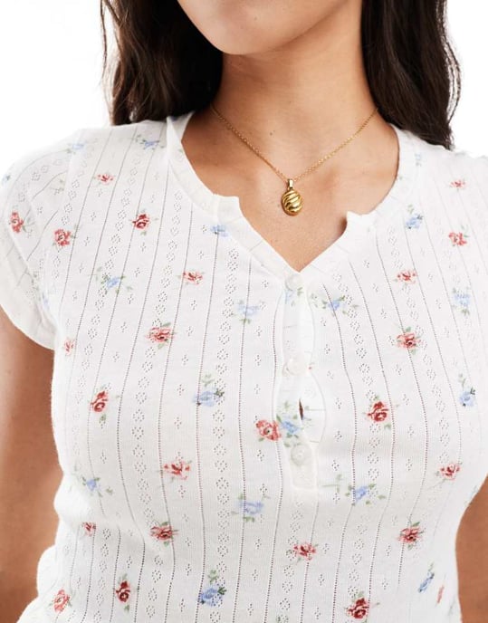 Kaiia exklusiv bomullsblandning mixa och matcha pointelle kortärmad knäppning pyjamasöverdel i krämfärgad blommönster - Image 3