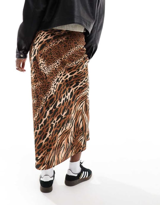 ASOS DESIGN satinbelagd midi-skjorta i djurmönster - Image 3