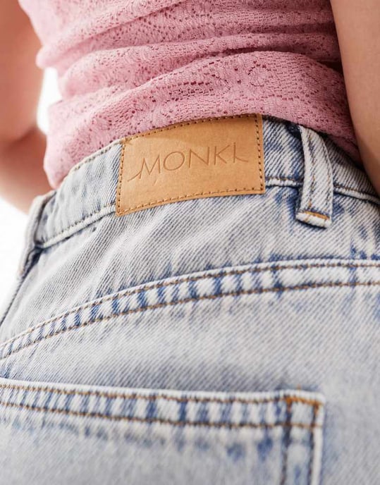Monki midaxi denimkjol med framsprund i beige tvätt - Image 2