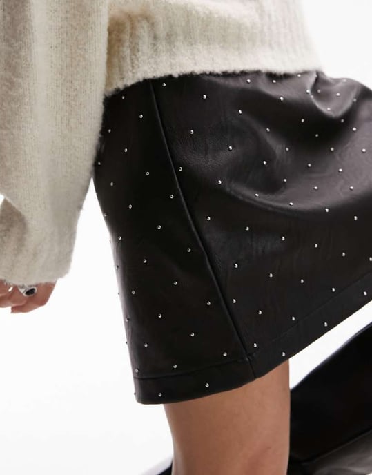 Topshop premium läderlook nitar mini kjol i svart - Image 2