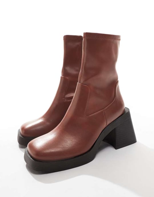 ASOS DESIGN Rom kvadratiga tå mitt-häl plattform stövlar i beige - Image 3