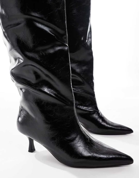 ASOS DESIGN Curve Crimson pull-on kitten heels knähöga stövlar i svart - Image 3