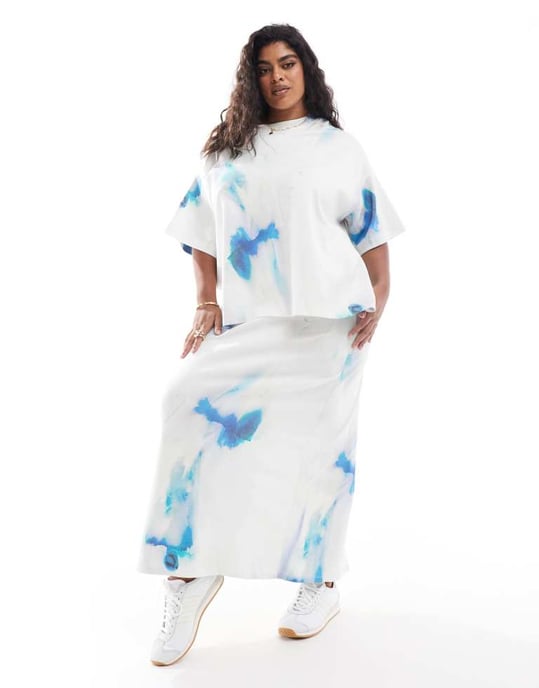 ASOS EDITION Curve premium tyngre texturerad jersey t-shirt i suddig mönster - Image 2