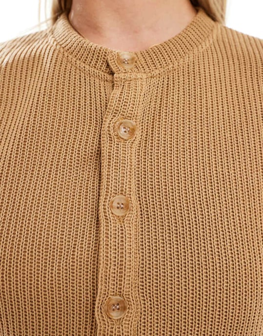 Mamalicious gravid kortärmad henley-top i senapssystem - Image 3