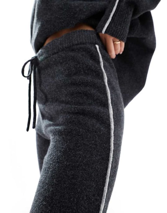 ASOS DESIGN stickad jogger-set i kolgrå - Image 2