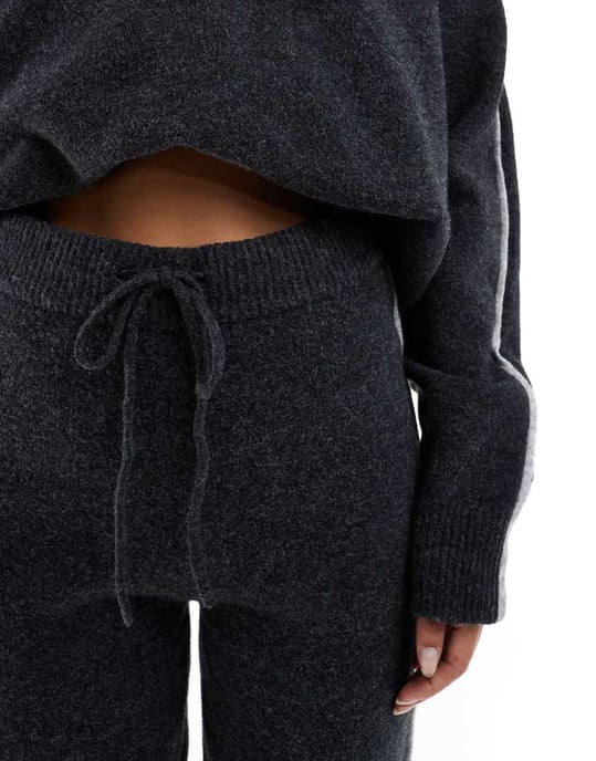 ASOS DESIGN stickad jogger-set i kolgrå - Image 4