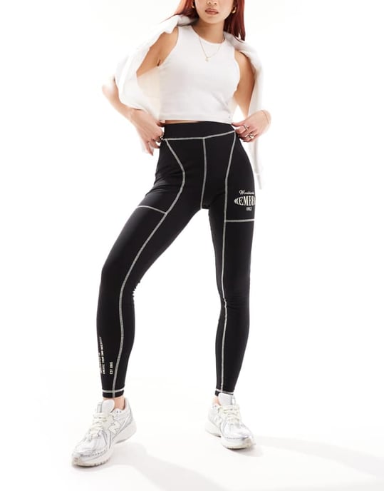 Couture Club oversized grafiska leggings med kontrastsöm i svart - Image 1