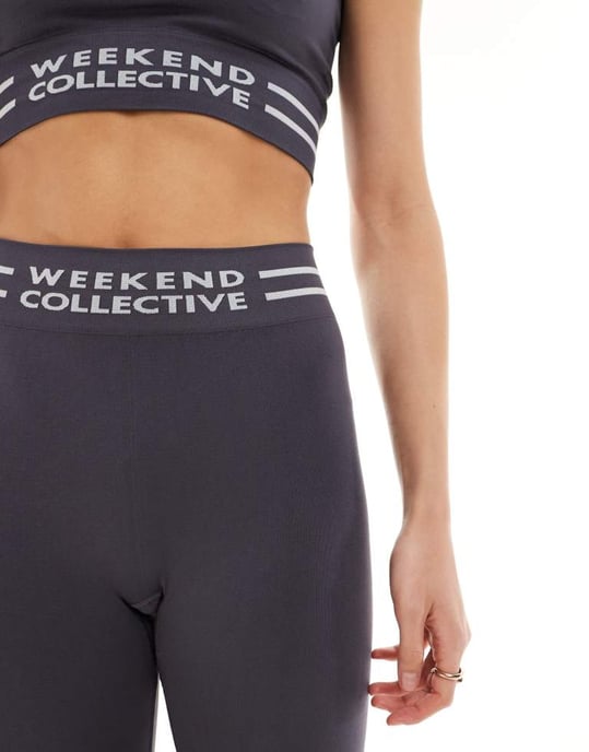 ASOS Weekend Collective sömlösa leggings med loggades midjeband i kolgrå - Image 4