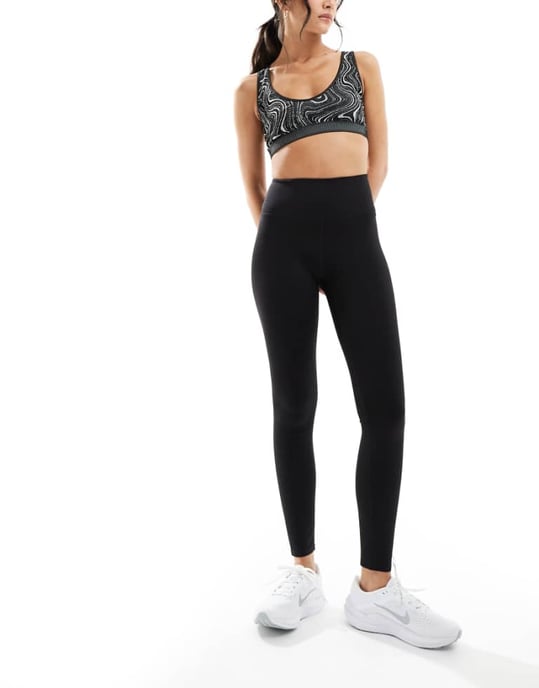 Monki sömlösa yogahigh waist aktiva gymleggings i svart - Image 1