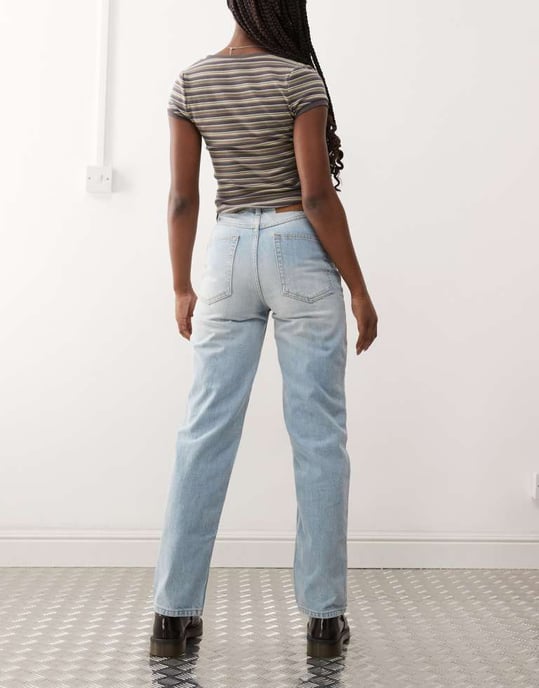 Återvunnen Vintage 90-tals rak jeans i ljusblå tvätt - Image 2