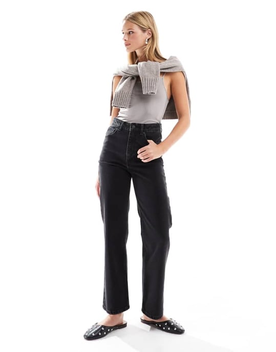 ASOS DESIGN medelhög avslappnad rak ankellång jeans i svart - Image 1