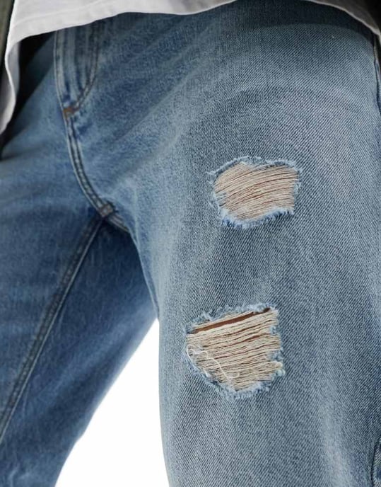 ASOS DESIGN tapered fit jeans med rippar i ljusblå tvätt - MBLUE - Image 2