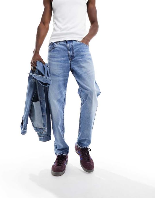 ASOS DESIGN tapered fit jeans i ljus TVÄTTAD blå - LBLUE - Image 1
