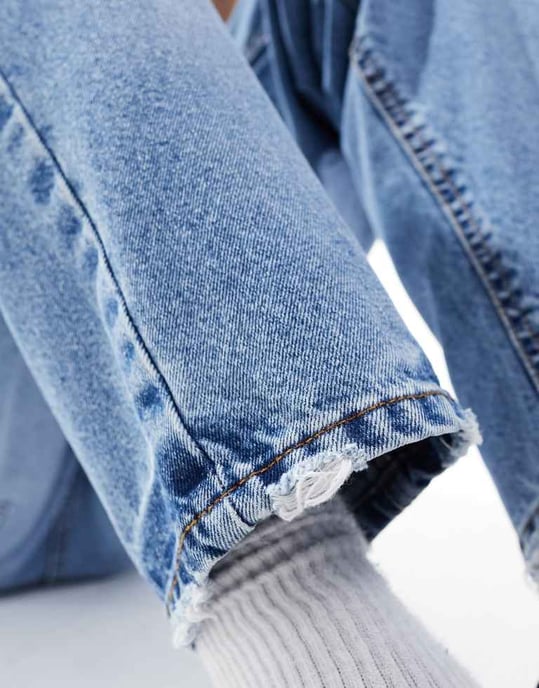 ASOS DESIGN tapered fit jeans i ljus TVÄTTAD blå - LBLUE - Image 4
