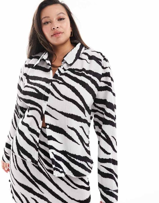 In The Style Plus plisserad skjorta co-ord i zebramönster - Image 3