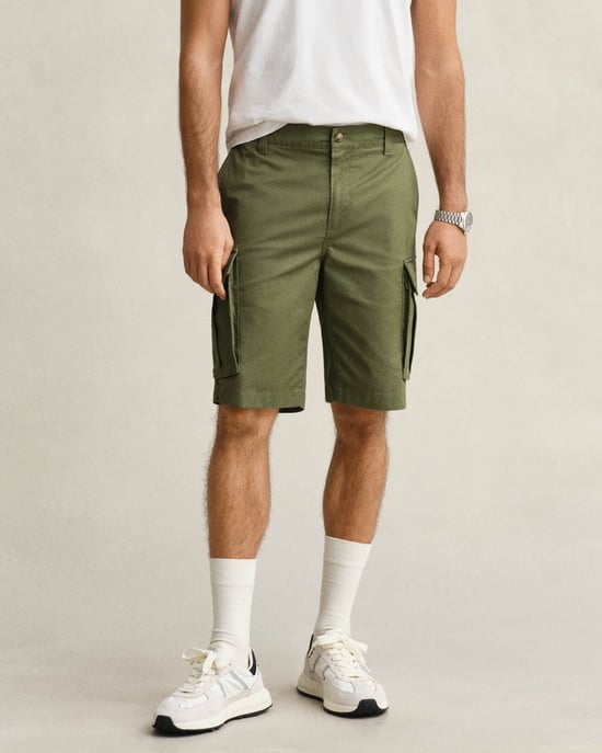 379 Regular Fit Cargo Shorts in Dark Green - Image 1