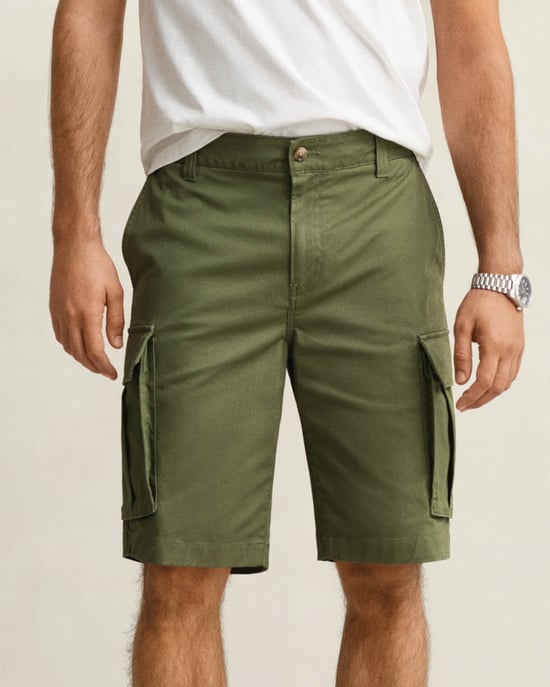 379 Regular Fit Cargo Shorts in Dark Green - Image 3