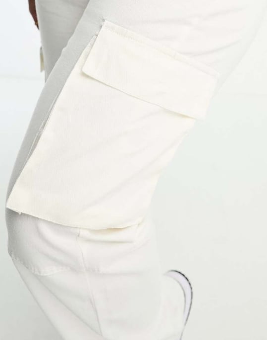 Dina cargo byxor i vit - Image 3