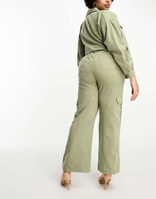 In The Style Plus x Gemma Atkinson utility cargo-byxor i khaki - Image 2
