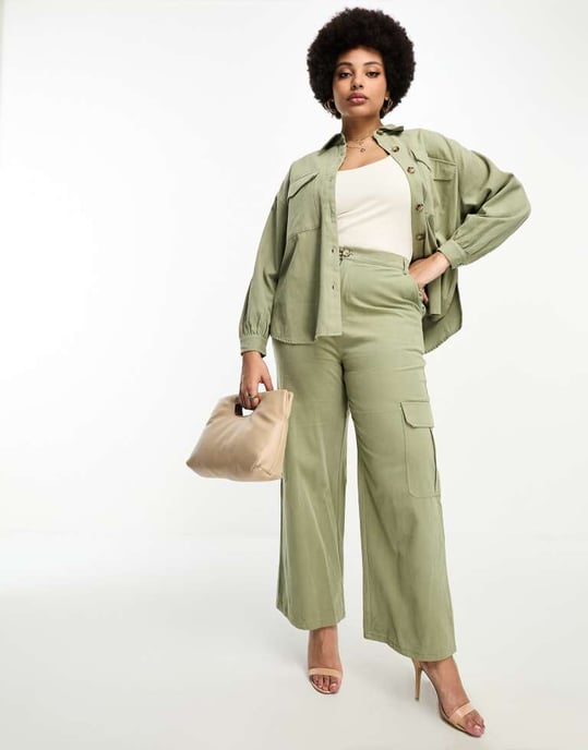 In The Style Plus x Gemma Atkinson utility cargo-byxor i khaki - Image 3