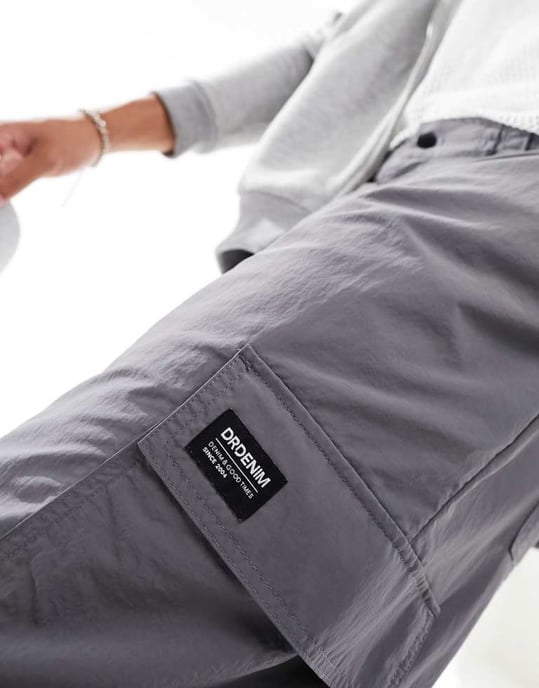 Dr Denim Rian Cargo nylonbyxor i mörkgrå - Image 2