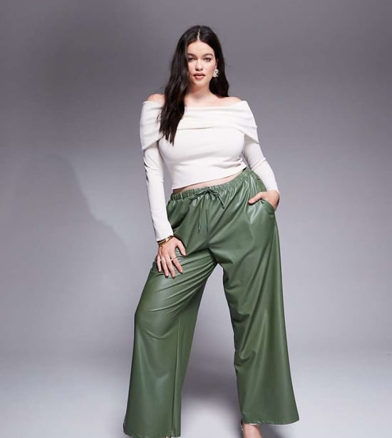 ASOS DESIGN Curve läderlook midjeband vida byxor i grön - Image 1