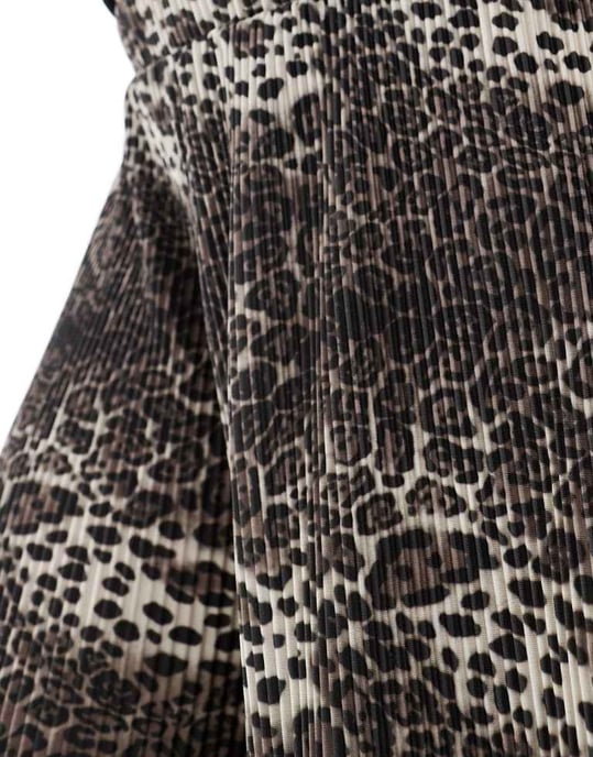 ASOS DESIGN Curve plisserade vida byxor culottes i djurmönster - Image 4