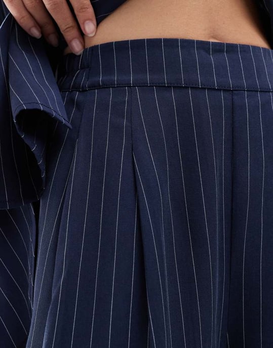 ASOS DESIGN vida ben byxor med resår i midjan i marinrandig - Image 3