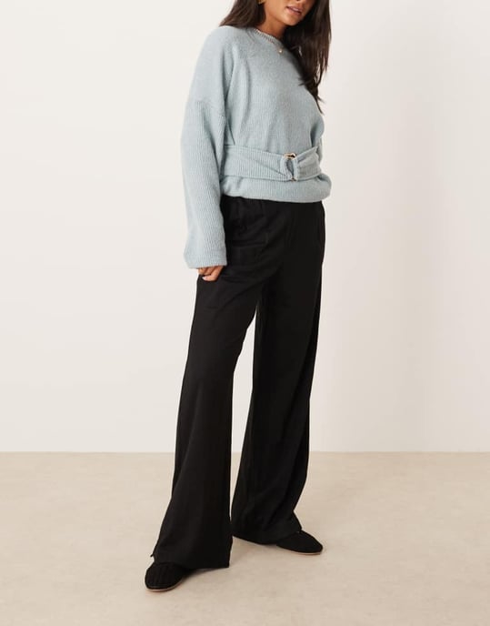 AWAR pleated front vida byxor i svart - Image 3