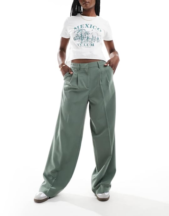 Vero Moda vida pappabyxor i khaki grön - Image 1