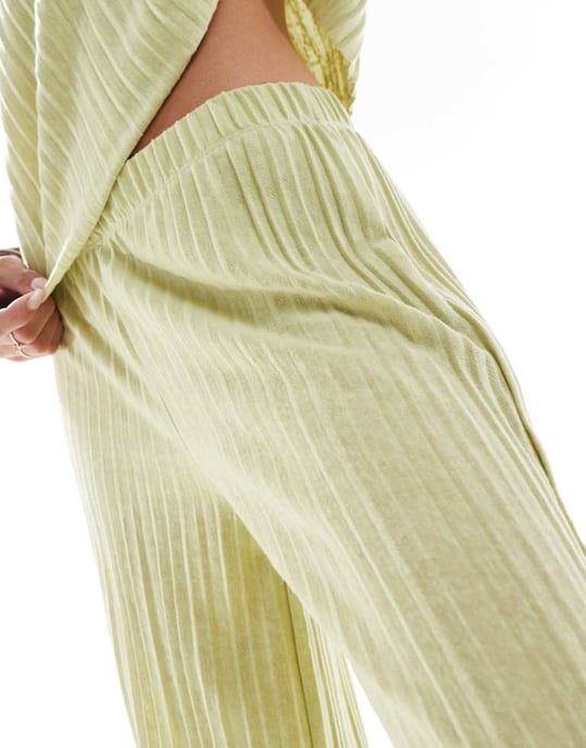 ASOS DESIGN vida bensmidda plisserade byxor i salviagrön - Image 3