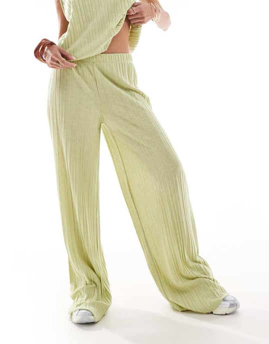 ASOS DESIGN vida bensmidda plisserade byxor i salviagrön - Image 4