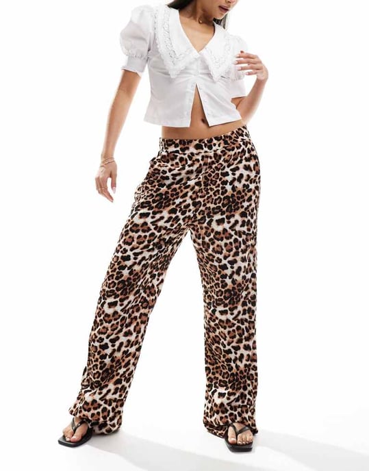Vero Moda vida byxor i leopardmönster - Image 4