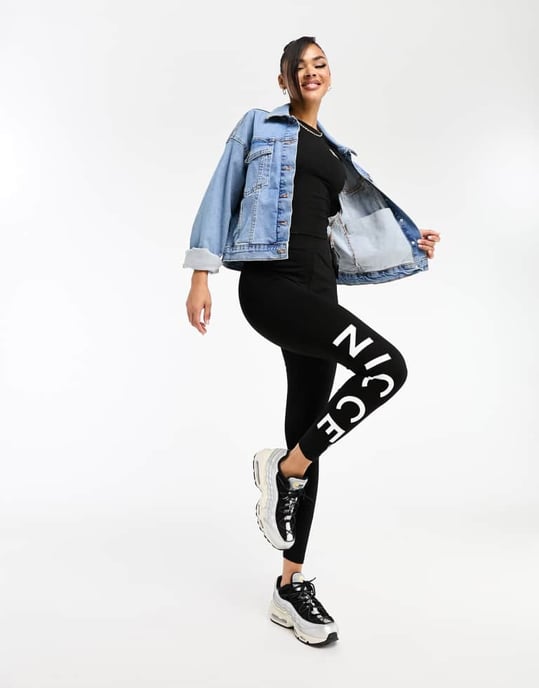 Nicce mara co-ord leggings i svart med placeringstryck - Image 3