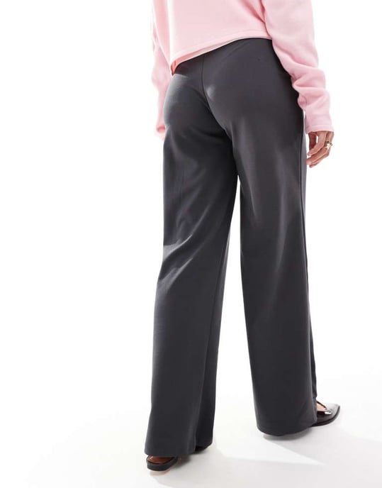 Vero Moda Gravid pleated front vida byxor i grått - Image 4