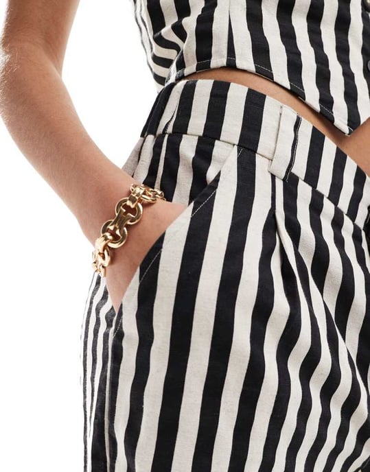 ASOS DESIGN avslappnade raka byxor med linnekooord i monostrip - Image 4